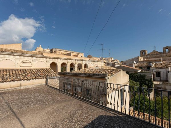 intera palazzina in vendita a Noto