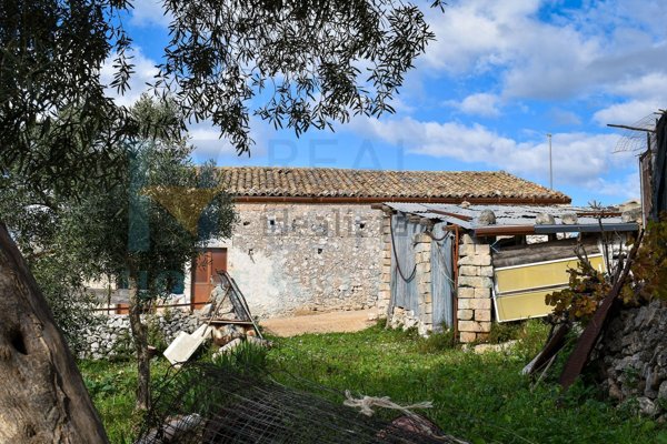 casa indipendente in vendita a Noto