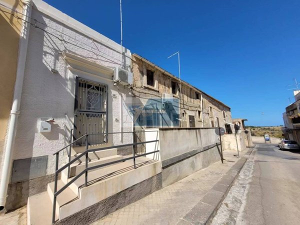 casa indipendente in vendita a Noto
