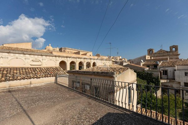 casa indipendente in vendita a Noto