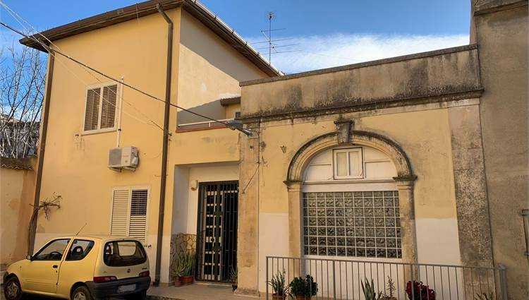 casa indipendente in vendita a Noto