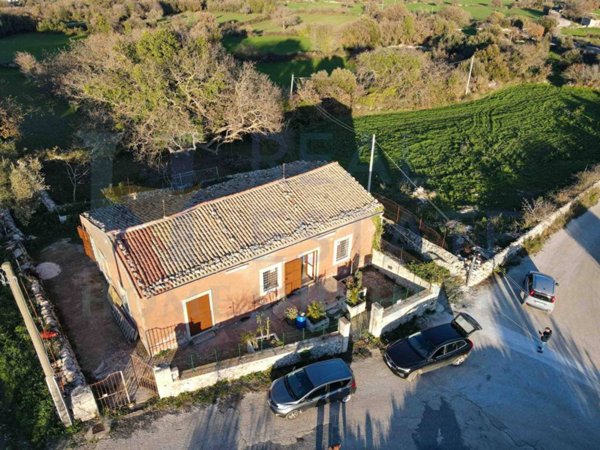 casa indipendente in vendita a Noto