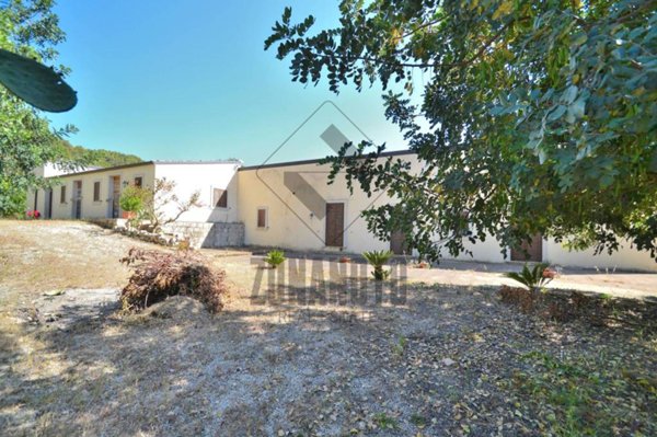 casa indipendente in vendita a Noto