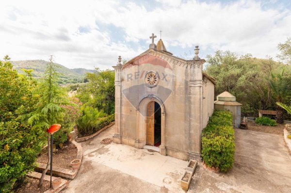 locale di sgombero in vendita a Noto