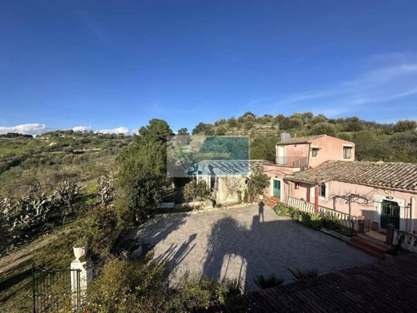 casa indipendente in vendita a Noto