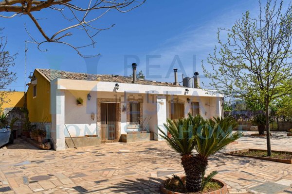 casa indipendente in vendita a Noto