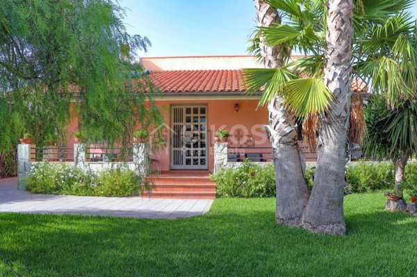 casa indipendente in vendita a Noto in zona Falconara
