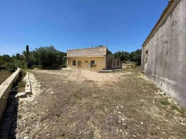 casa indipendente in vendita a Noto in zona Rigolizia