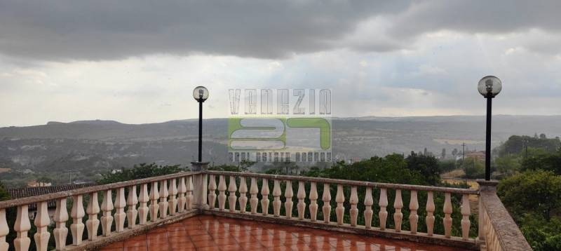 casa indipendente in vendita a Noto