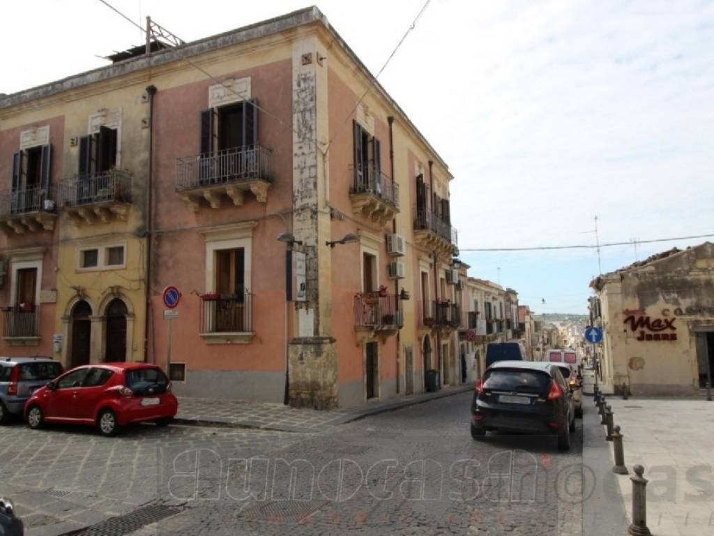 casa indipendente in vendita a Noto