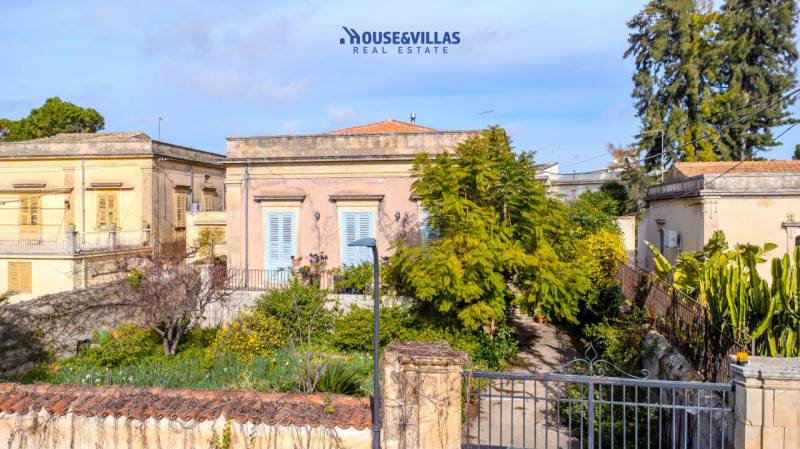 casa indipendente in vendita a Noto in zona San Corrado di Fuori