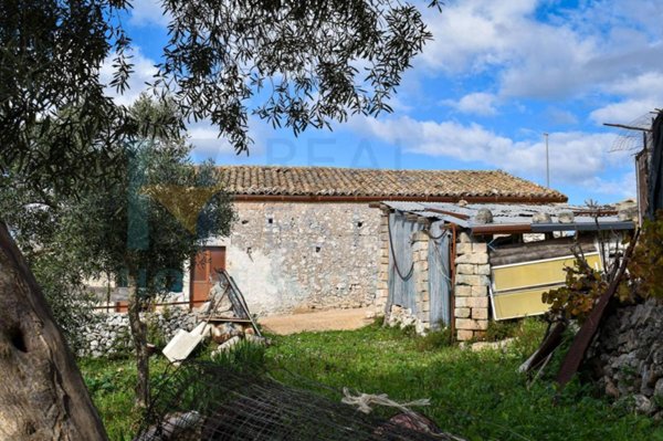 casa indipendente in vendita a Noto