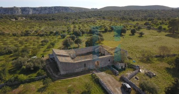 negozio in vendita a Noto