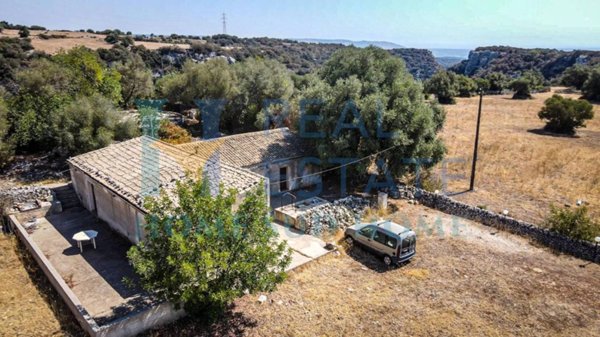 casa indipendente in vendita a Noto