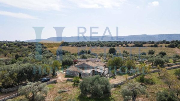 casa indipendente in vendita a Noto