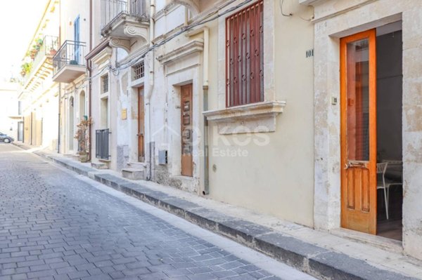 casa indipendente in vendita a Noto