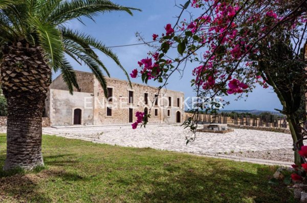 casa indipendente in vendita a Noto