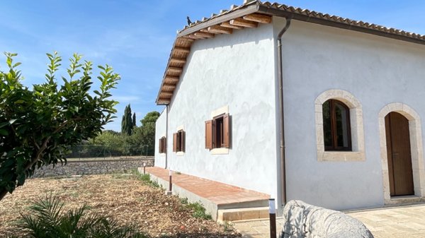 negozio in vendita a Noto