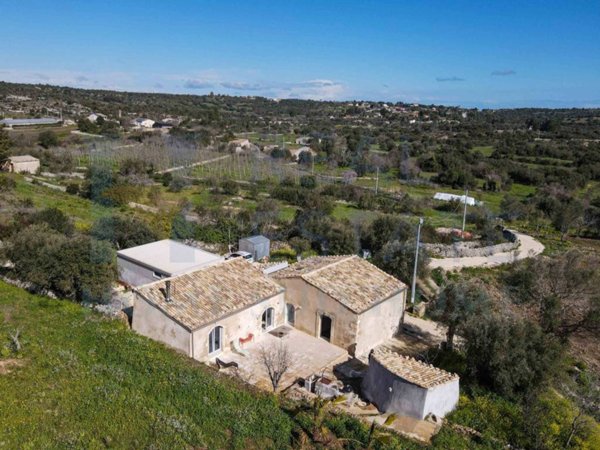 casa indipendente in vendita a Noto