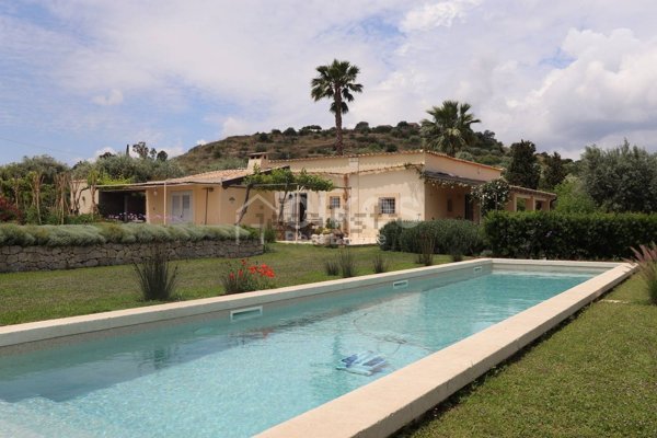 casa indipendente in vendita a Noto in zona Vendicari