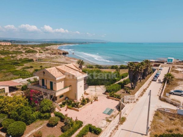 casa indipendente in vendita a Noto in zona Vendicari