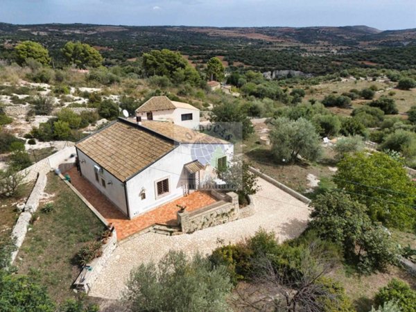 casa indipendente in vendita a Noto in zona San Corrado di Fuori