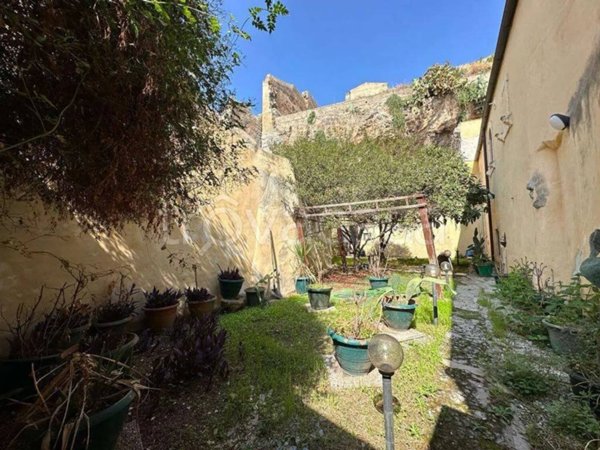 casa indipendente in vendita a Noto