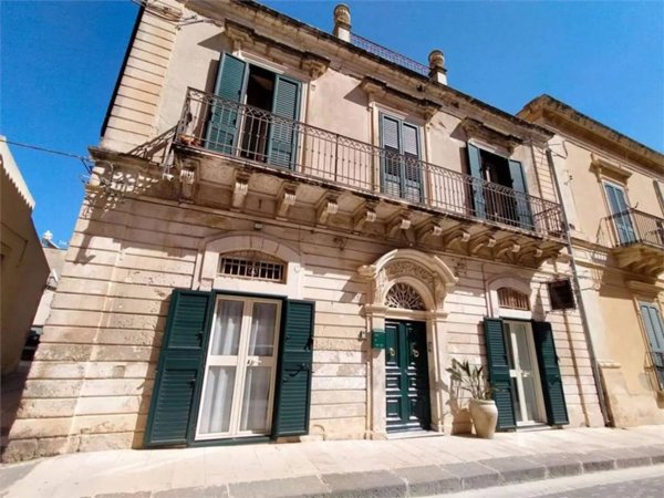 intera palazzina in vendita a Noto