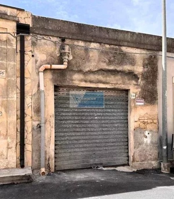 locale di sgombero in vendita a Noto