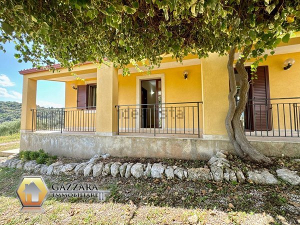 casa indipendente in vendita a Noto