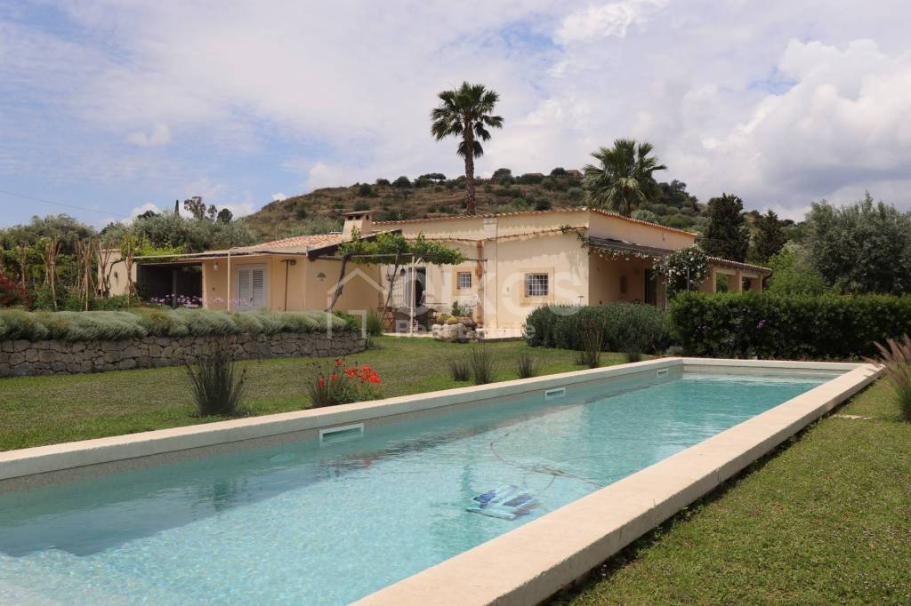 casa indipendente in vendita a Noto