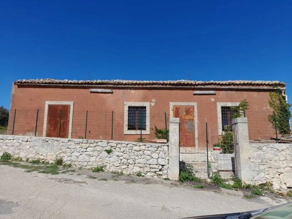 casa indipendente in vendita a Noto