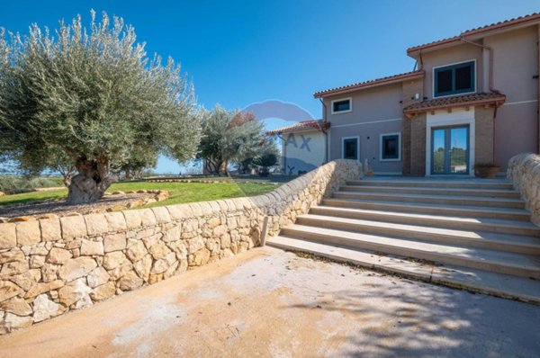 casa indipendente in vendita a Noto