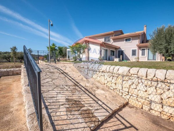 casa indipendente in vendita a Noto