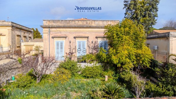 casa indipendente in vendita a Noto in zona San Corrado di Fuori
