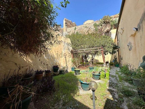 casa indipendente in vendita a Noto