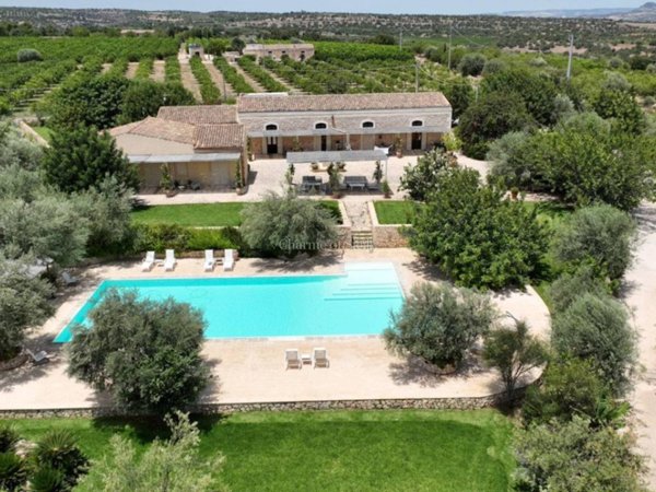 casa indipendente in vendita a Noto