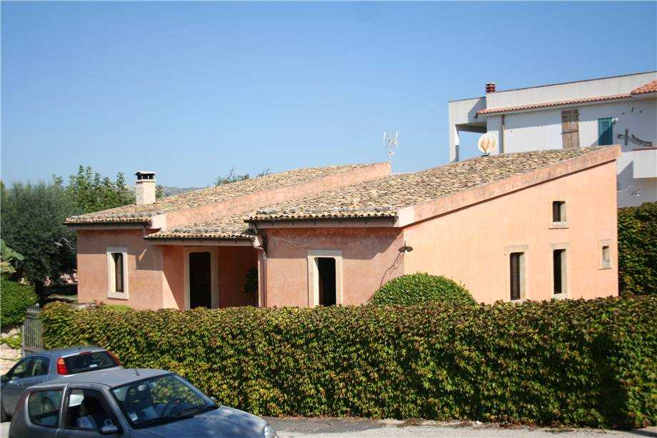 casa indipendente in vendita a Noto