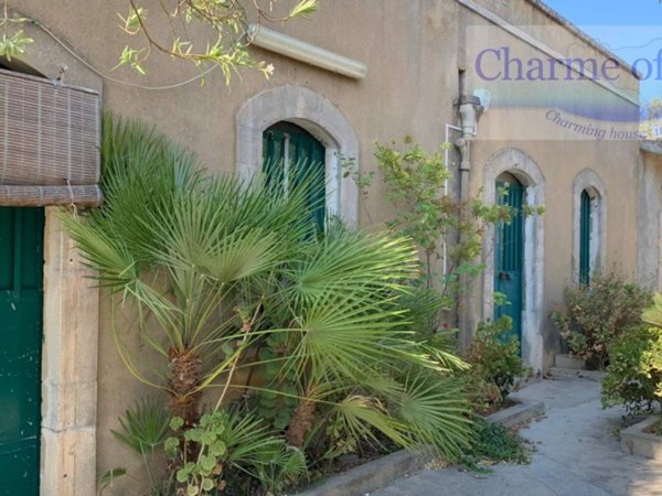 casa indipendente in vendita a Noto