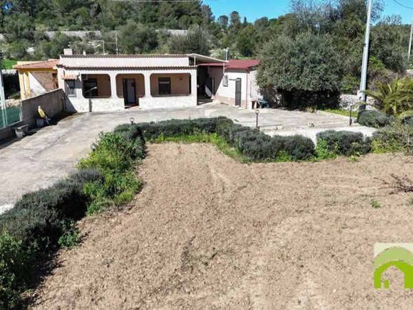casa indipendente in vendita a Noto