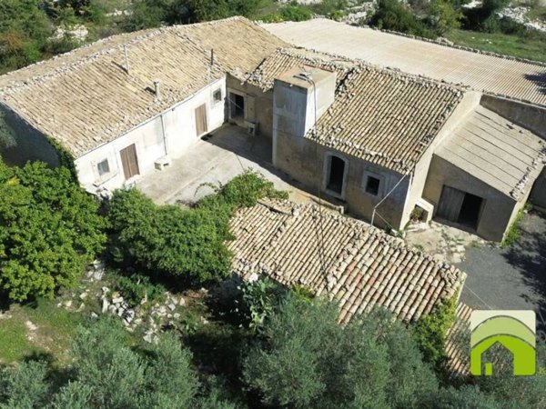 casa indipendente in vendita a Noto in zona Rigolizia