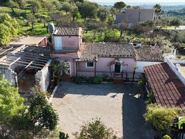 casa indipendente in vendita a Noto