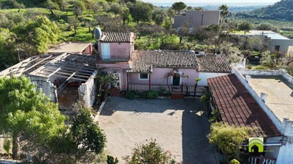 casa indipendente in vendita a Noto