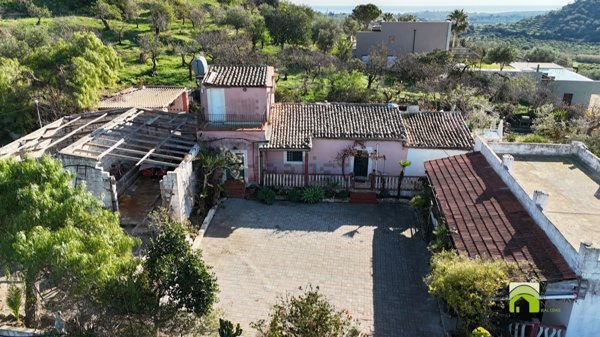 casa indipendente in vendita a Noto