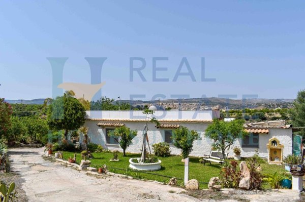 casa indipendente in vendita a Noto