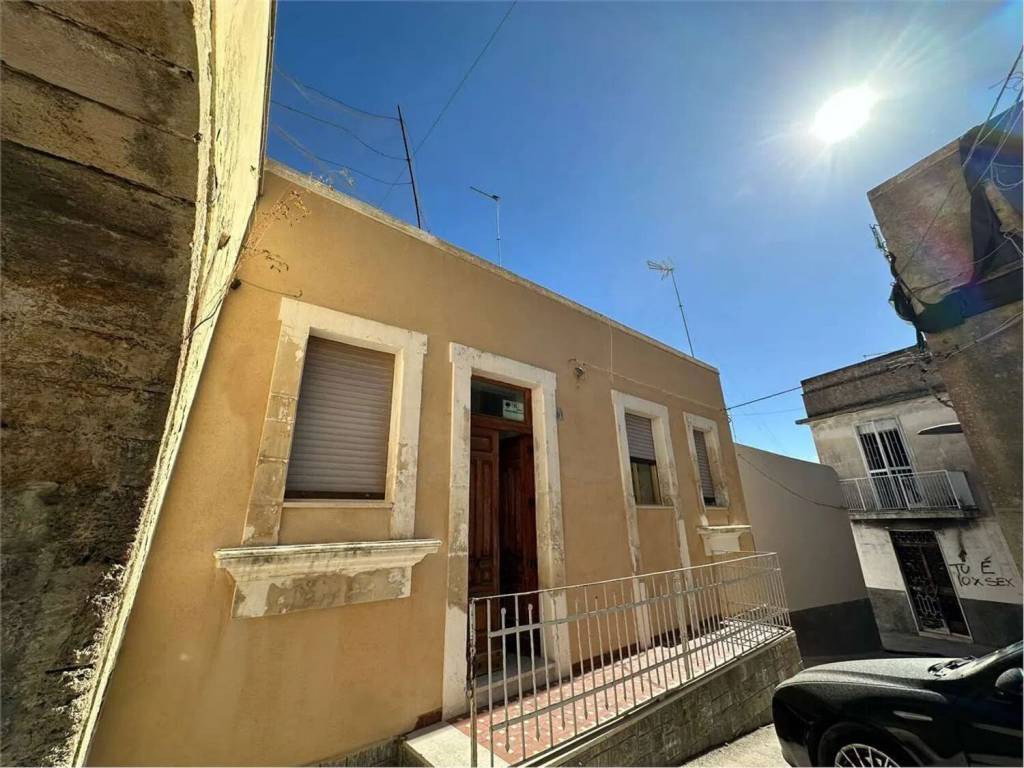 casa indipendente in vendita a Noto