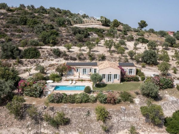 casa indipendente in vendita a Noto