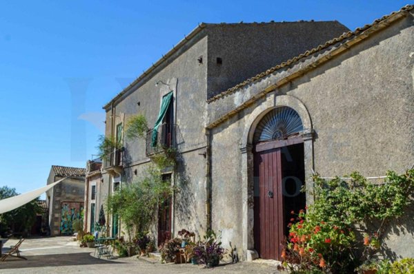 negozio in vendita a Noto