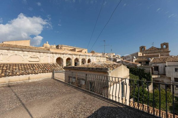 casa indipendente in vendita a Noto