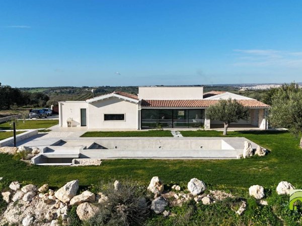 casa indipendente in vendita a Noto